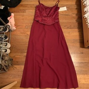 A BEAUTIFUL BRAND NEW prom dress